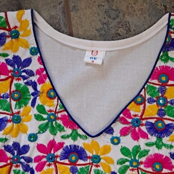 GE Peruvian Brightly Colored Embroidered Tunic Vneck Sleevless Size Medium - Picture 2 of 10